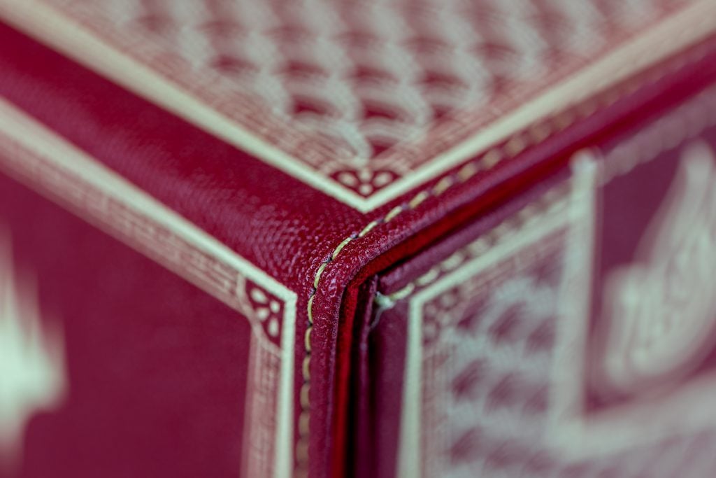 DOMARU box stitching up close